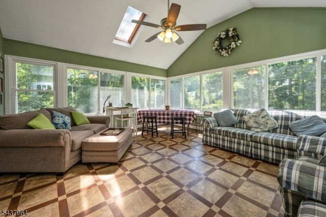 12 Waibel Dr, Allendale Boro, NJ 07401