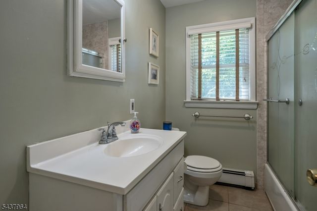 12 Waibel Dr, Allendale Boro, NJ 07401