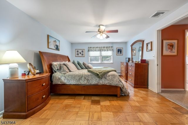 12 Waibel Dr, Allendale Boro, NJ 07401