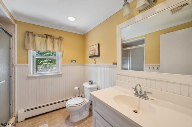 12 Waibel Dr, Allendale Boro, NJ 07401