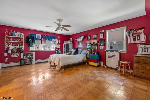 12 Waibel Dr, Allendale Boro, NJ 07401