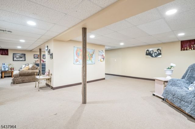 12 Waibel Dr, Allendale Boro, NJ 07401