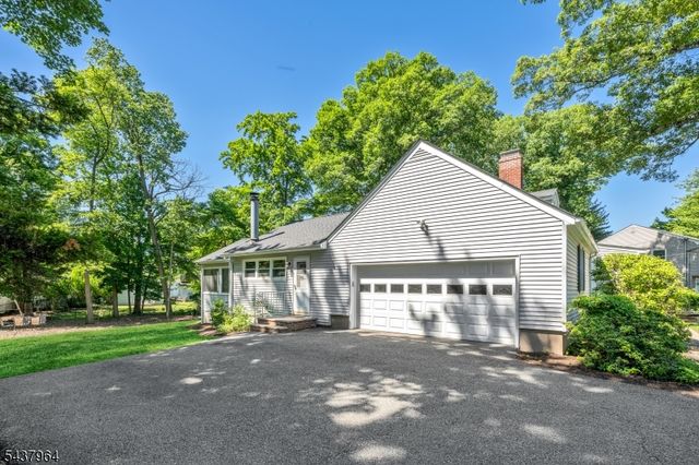12 Waibel Dr, Allendale Boro, NJ 07401