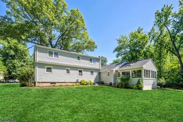 12 Waibel Dr, Allendale Boro, NJ 07401