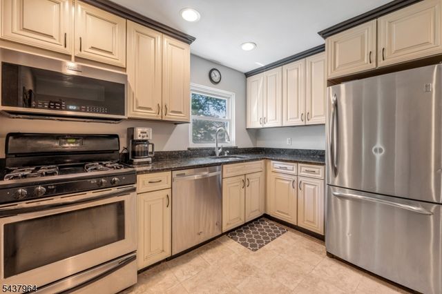 12 Waibel Dr, Allendale Boro, NJ 07401