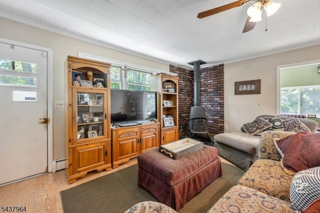 12 Waibel Dr, Allendale Boro, NJ 07401