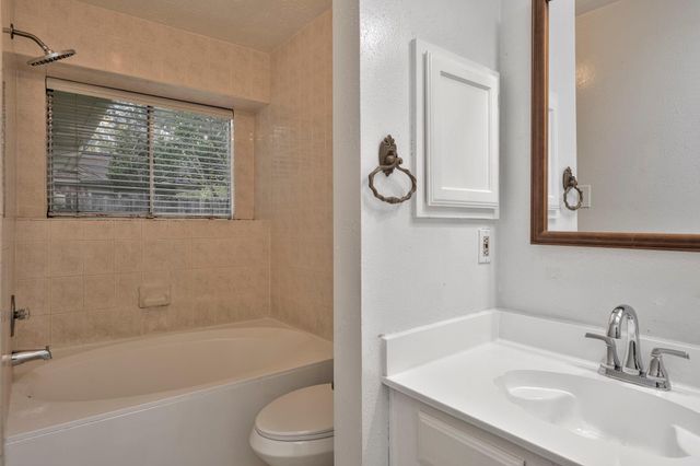 2011 Creek Valley Lane, Sugar Land, TX 77478