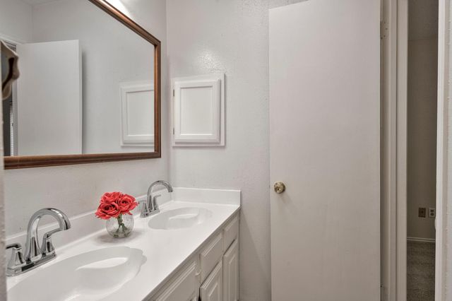 2011 Creek Valley Lane, Sugar Land, TX 77478