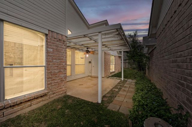 2011 Creek Valley Lane, Sugar Land, TX 77478