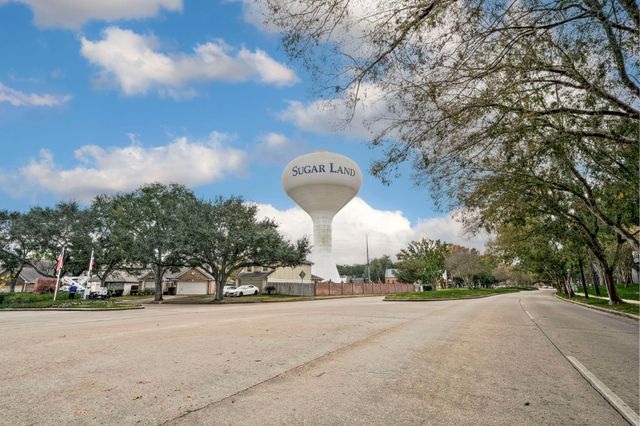 2011 Creek Valley Lane, Sugar Land, TX 77478