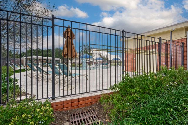 2011 Creek Valley Lane, Sugar Land, TX 77478