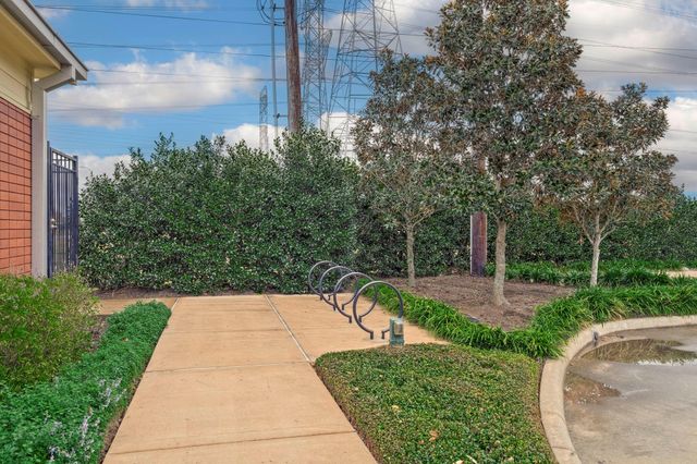 2011 Creek Valley Lane, Sugar Land, TX 77478