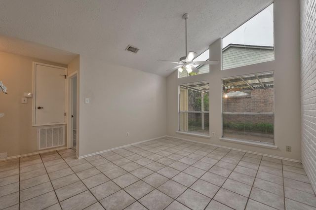 2011 Creek Valley Lane, Sugar Land, TX 77478