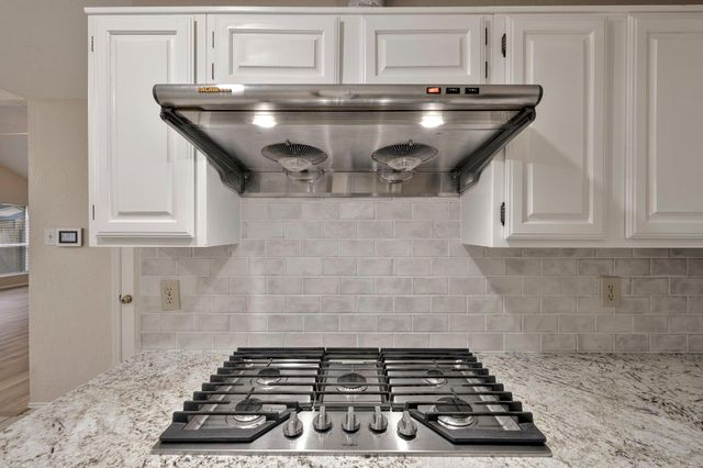 2011 Creek Valley Lane, Sugar Land, TX 77478