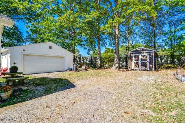 16726 Oakwood Drive, Lake Milton, OH 44429