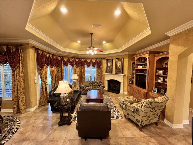 102 Pintail Drive, Clute, TX 77531