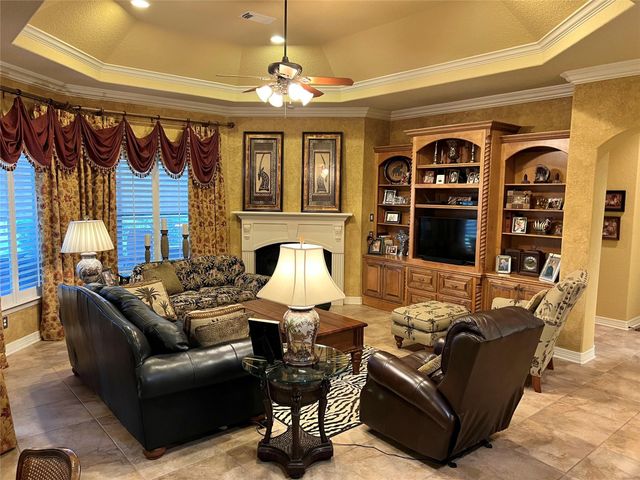 102 Pintail Drive, Clute, TX 77531