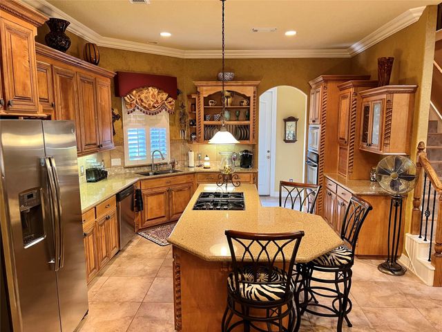 102 Pintail Drive, Clute, TX 77531