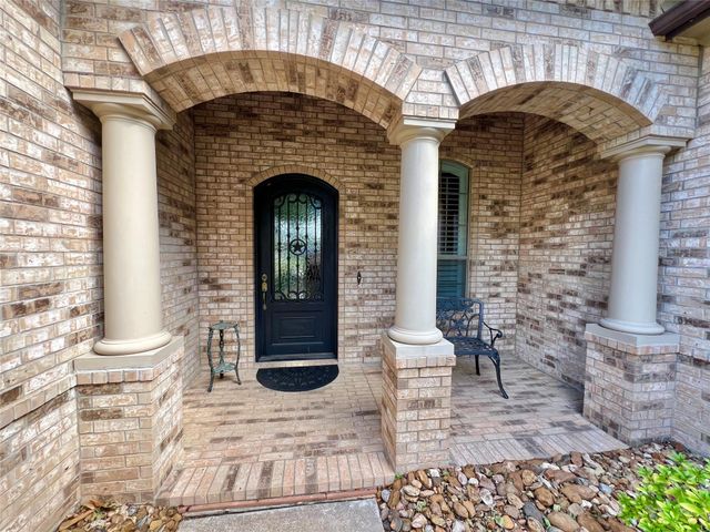 102 Pintail Drive, Clute, TX 77531