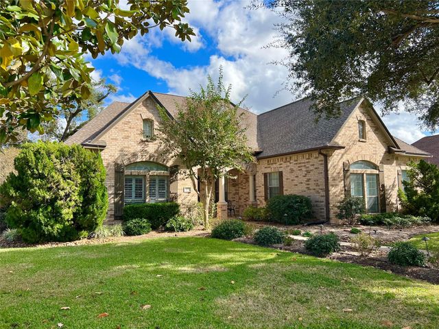 102 Pintail Drive, Clute, TX 77531