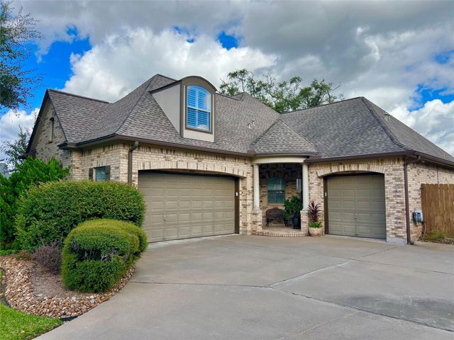 102 Pintail Drive, Clute, TX 77531