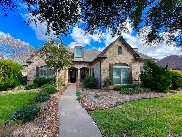 102 Pintail Drive, Clute, TX 77531