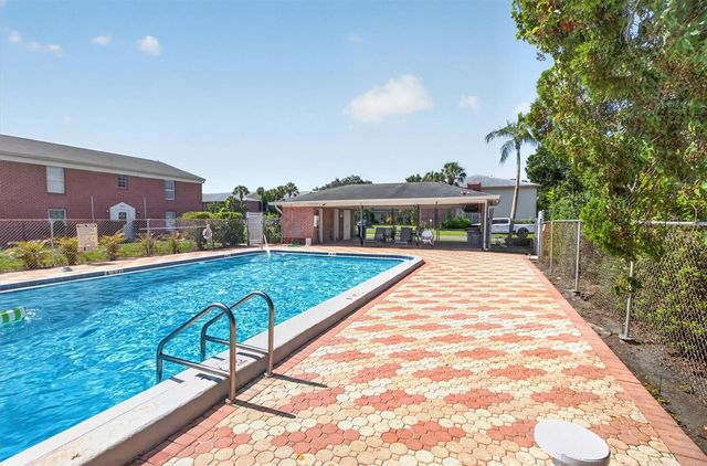 8522 10TH STREET N D, St Petersburg, FL 33702