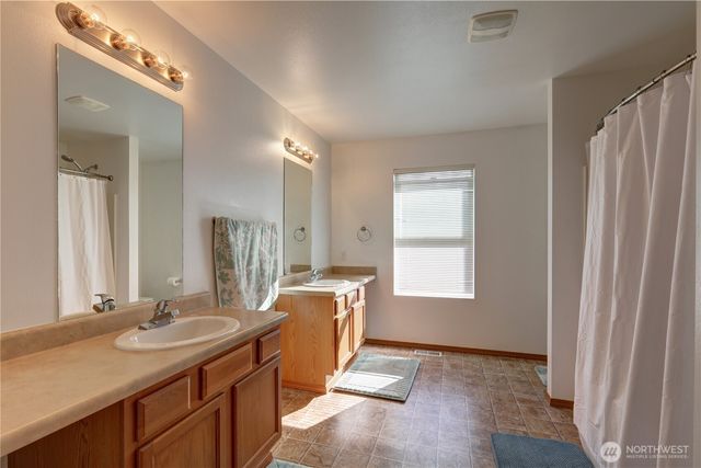 29704 SE 217th pl se, Kent, WA 98042