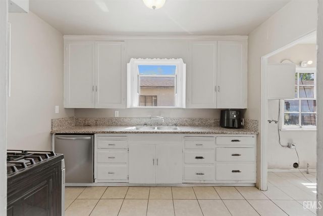 2225 Quincy Drive, Bakersfield, CA 93306