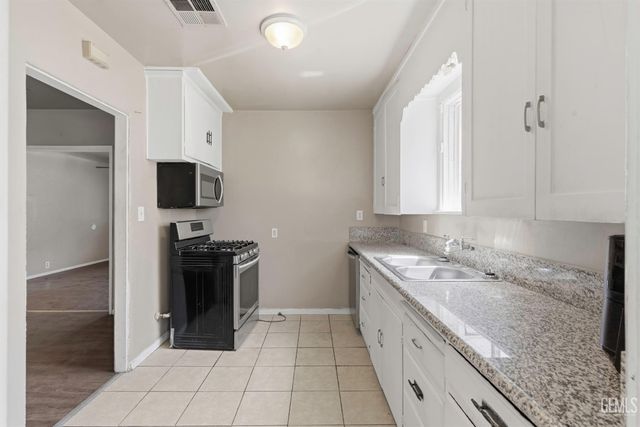 2225 Quincy Drive, Bakersfield, CA 93306