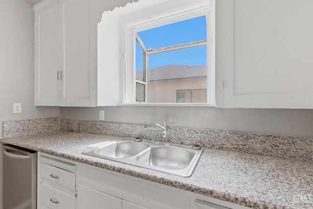 2225 Quincy Drive, Bakersfield, CA 93306