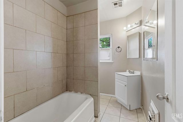 2225 Quincy Drive, Bakersfield, CA 93306