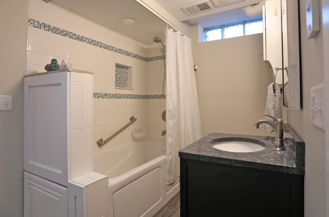 1789 Alameda Street, Roseville, MN 55113