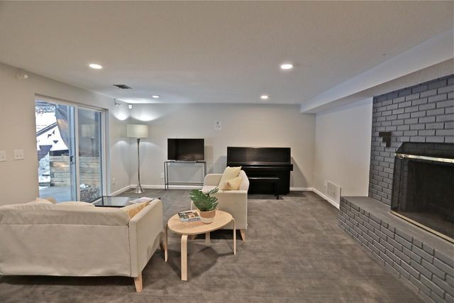 1789 Alameda Street, Roseville, MN 55113