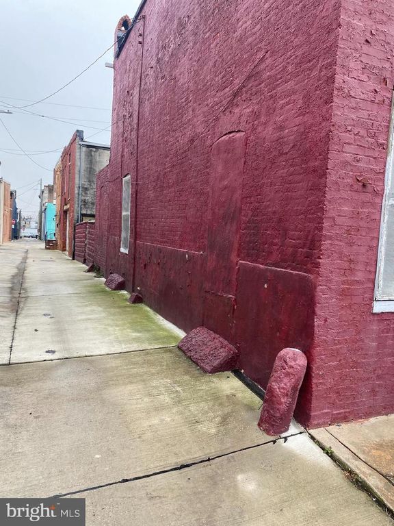 Image 4 of property listing at 211 COLLINGTON AVE, Baltimore, MD 21231