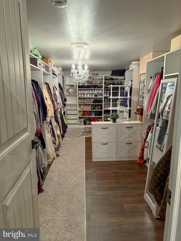 56 BREARLY DR, Sicklerville, NJ 08081
