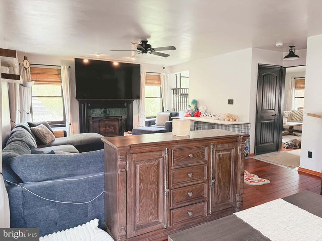 56 BREARLY DR, Sicklerville, NJ 08081