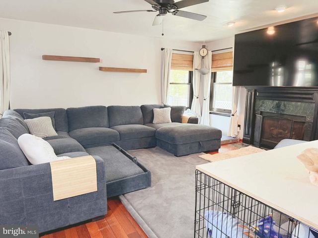 56 BREARLY DR, Sicklerville, NJ 08081