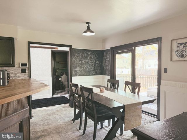 56 BREARLY DR, Sicklerville, NJ 08081
