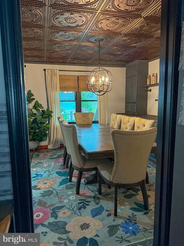 56 BREARLY DR, Sicklerville, NJ 08081