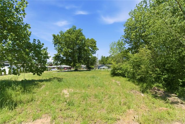 827 NW 8th Street, Bentonville, AR 72712
