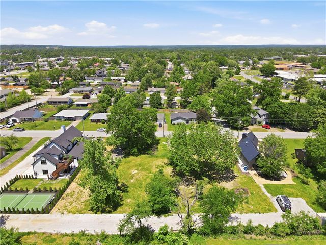 827 NW 8th Street, Bentonville, AR 72712