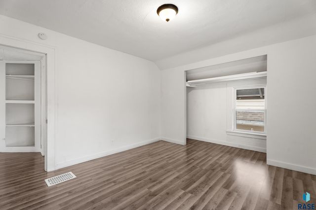 706 S Menlo Ave Avenue, Sioux Falls, SD 57104