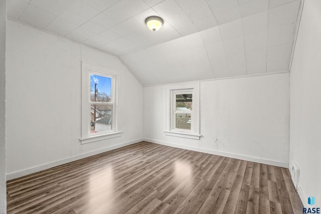 706 S Menlo Ave Avenue, Sioux Falls, SD 57104