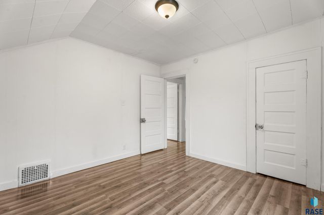 706 S Menlo Ave Avenue, Sioux Falls, SD 57104