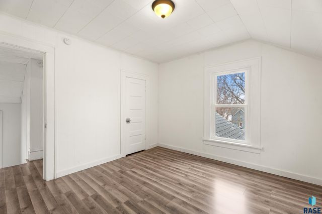 706 S Menlo Ave Avenue, Sioux Falls, SD 57104