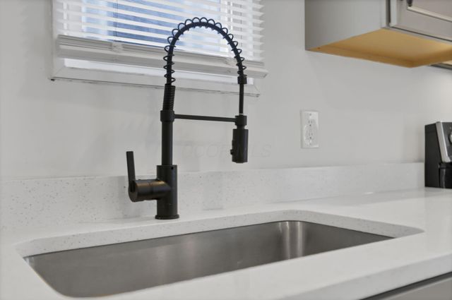 39 W Ramlow Alley, Columbus, OH 43202