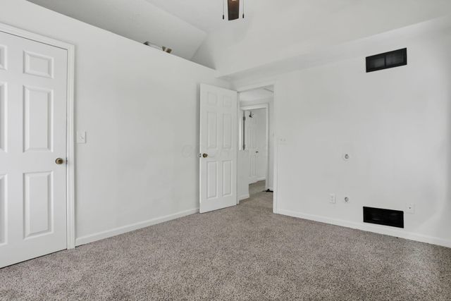 39 W Ramlow Alley, Columbus, OH 43202