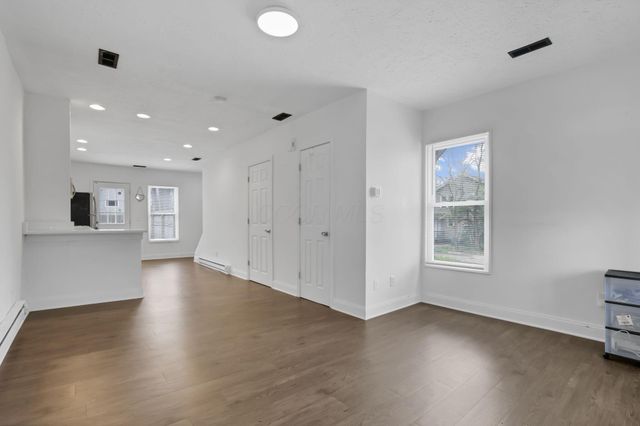 39 W Ramlow Alley, Columbus, OH 43202