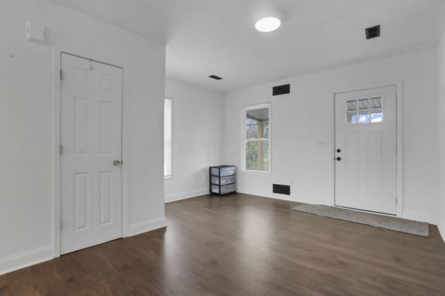 39 W Ramlow Alley, Columbus, OH 43202